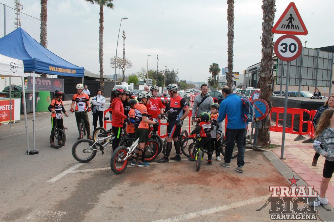 📸 Exhibición De La Escuela Del Club Trial Bici Cartagena En El Centenario Del Cartagena F.C.